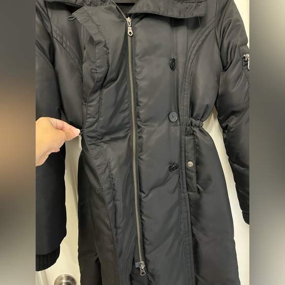 ❄️ CLEAR OUT SALE! DKNY Winter Full Length Coat: Size Medium - Picture 3 of 11